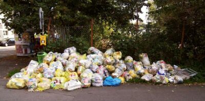 "Müllberg" von jphintze lizensiert unter CC BY-SA 2.0